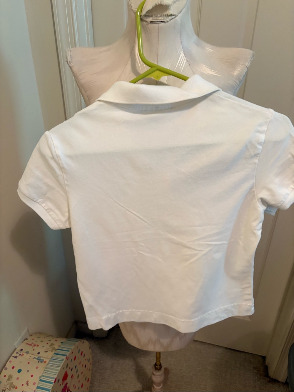 Disney women’s White Polo Shirt with Green Crest - size Small - Picture 6 of 13